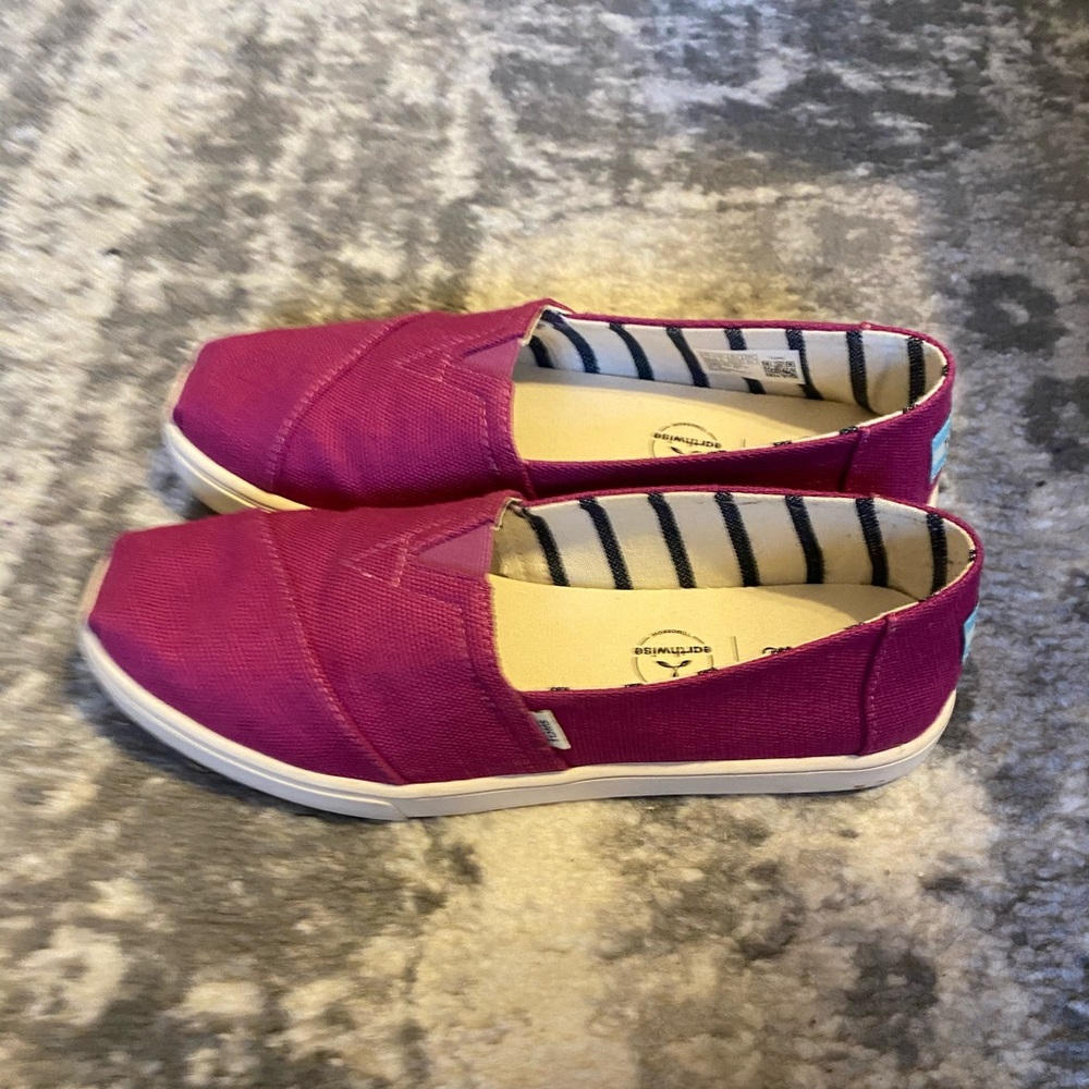 Toms Alpargata fuchsia canvas shoes Sz 7